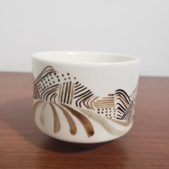 Starbucks Mug 2014 Collectable Coffee New Bone China Paint Design White Like New - Picture 3 of 7